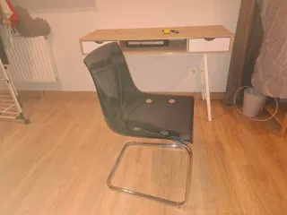 Escritorio con cajones