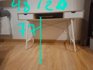 Escritorio con cajones