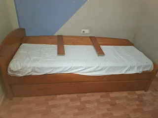 Escritorio de madera juvenil