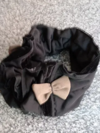 Collar negro con lazos beige