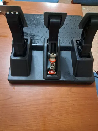 Pedalera Thrustmaster T3PM para T150 T300