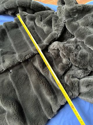 ABRIGO CHAQUETA PELO SINTETICO CAQUI CAPUCHA VERDE