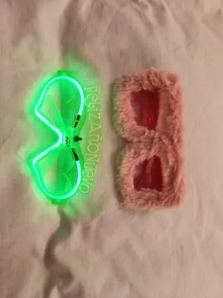 Gafas de fiesta neón y gafas de peluche
