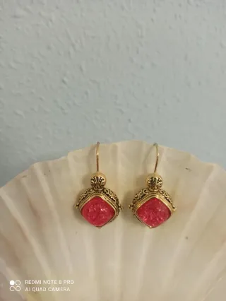 Pendientes Vintage dorados con piedra rosa