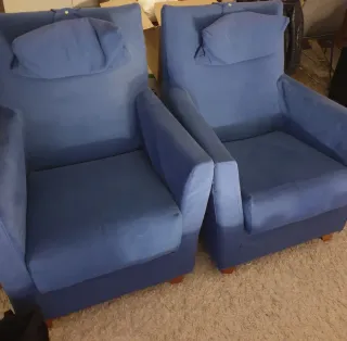 Pareja de sillones con fundas azules