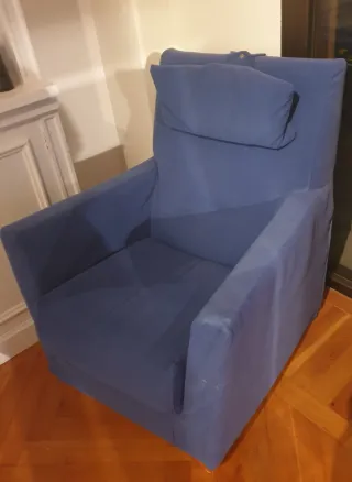 Pareja de sillones con fundas azules