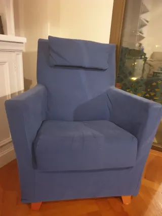 Pareja de sillones con fundas azules