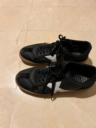 Zapatillas Munich Negras y Blancas