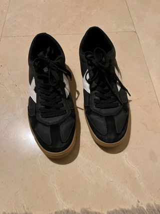 Zapatillas Munich Negras y Blancas