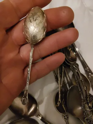 Juego de cucharas antiguas decoradas