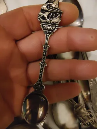 Juego de cucharas antiguas decoradas