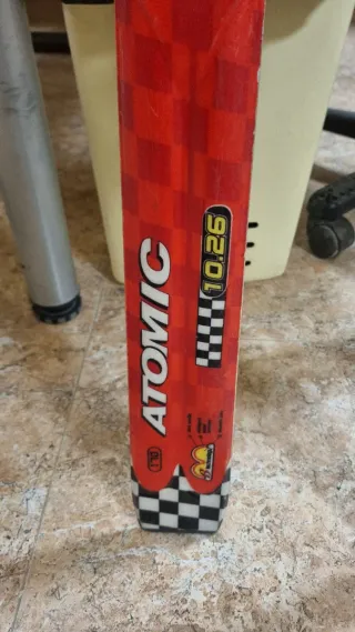 Esquís con fijaciones