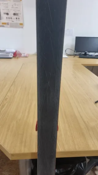 Esquís con fijaciones