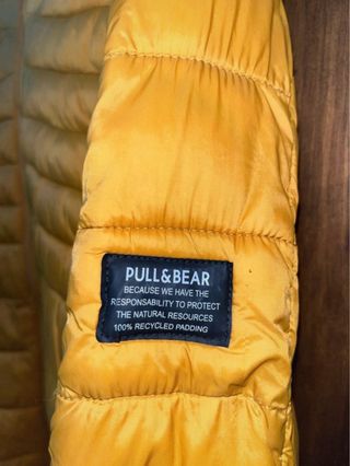 Chaqueta Pull&Bear acolchada amarilla Talla M