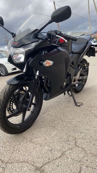 Honda CBR 125 R Sportbike Negra