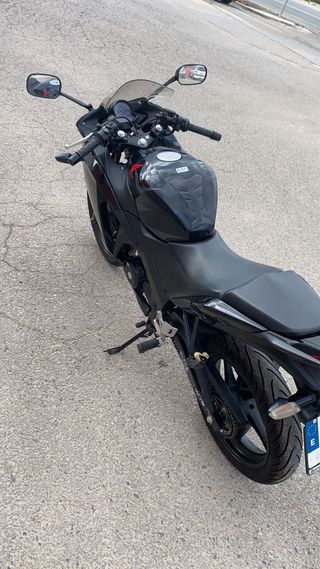 Honda CBR 125 R Sportbike Negra