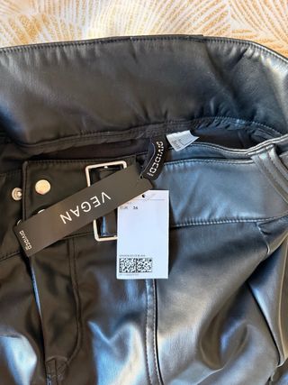Falda H&M cuero Nueva  T.36 cinturón hebilla
