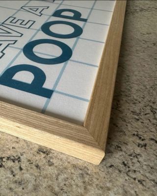 Cornice con illustrazione cane