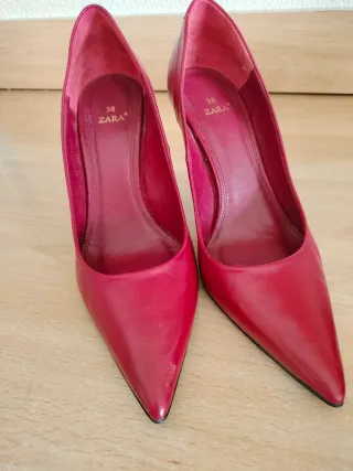 Zapatos de salón stilettos de Zara