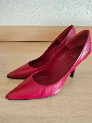Zapatos de salón stilettos de Zara