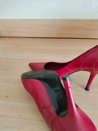 Zapatos de salón stilettos de Zara