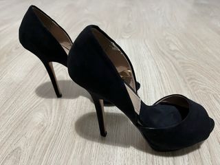 Zapatos de tacón negros peep toe