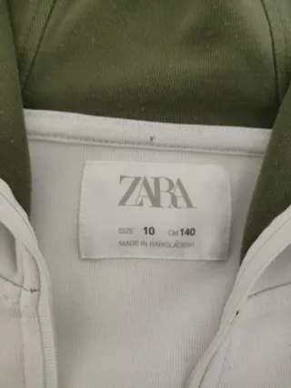 Sudadera Zara con capucha y cremallera