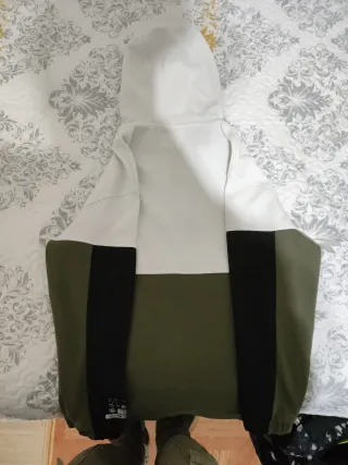 Sudadera Zara con capucha y cremallera