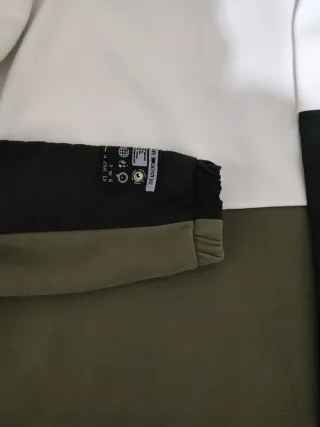 Sudadera Zara con capucha y cremallera