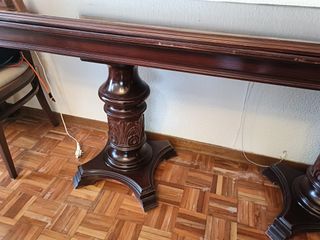 Mesa de salón grande madera oscura
