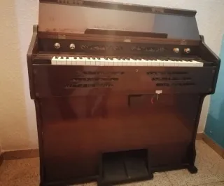 Armonium antiguo de madera URGE LA VENTA