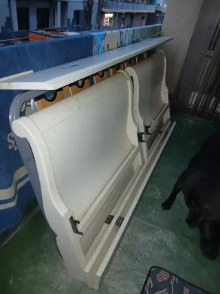 Cama individual blanca sin colchón