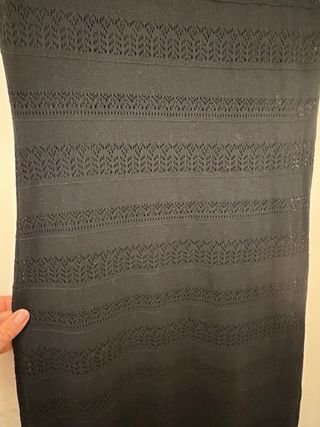 Vestido negro con tachuelas