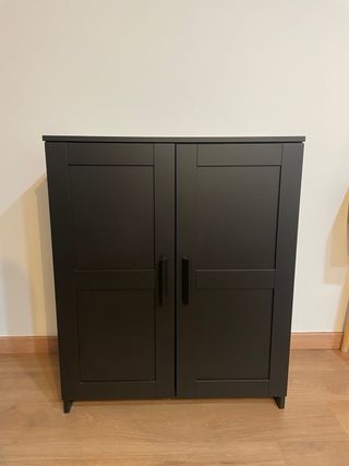 Guardaroba nero con porte in legno, modello BRIMNES