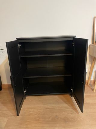 Guardaroba nero con porte in legno, modello BRIMNES