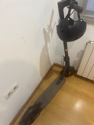 Patinete Xiaomi con Casco