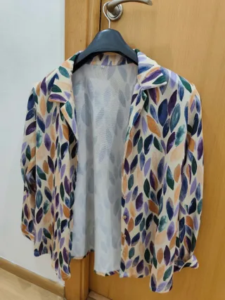 Camisa estampada hojas mujer