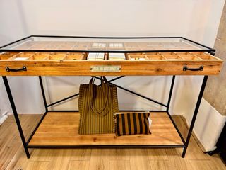 Mueble expositor vitrina bisutería madera y crista