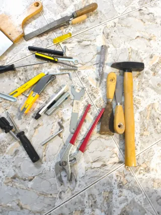 Lote de herramientas variadas