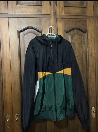 Chaqueta con capucha talla XL