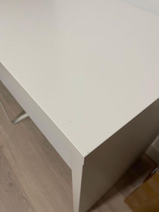 Escritorio IKEA blanco con cajón