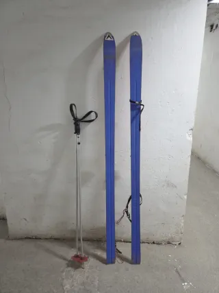 Esquís vintage y bastones