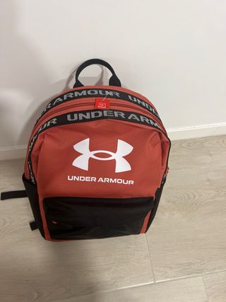 Mochila Under Armour Negra y Naranja