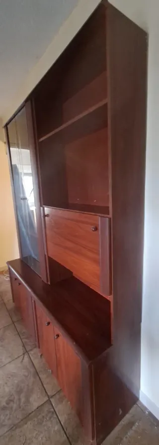 Mueble de salón madera oscura