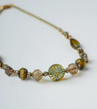 Elegante collar de inspiración irlandesa