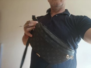 Riñonera Louis Vuitton Negra/Gris