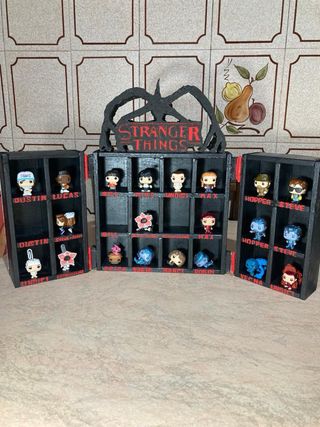 Espositore Funko Pop Stranger Things in legno