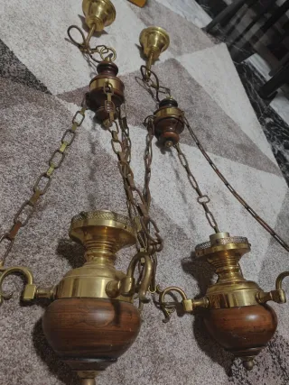 Lampadario antico in ottone e legno