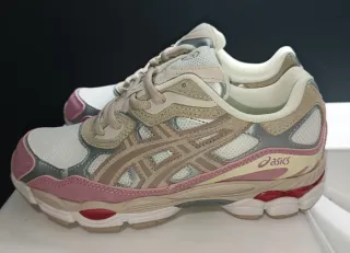 ASICS Sapatilhas bege e rosa