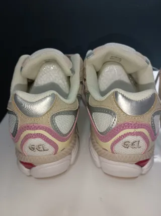 ASICS Sapatilhas bege e rosa